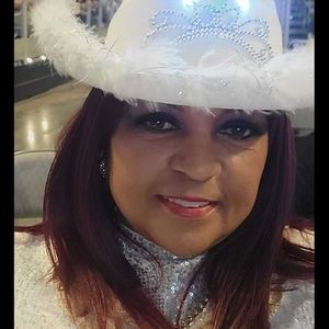 Meet your Posher, Lora